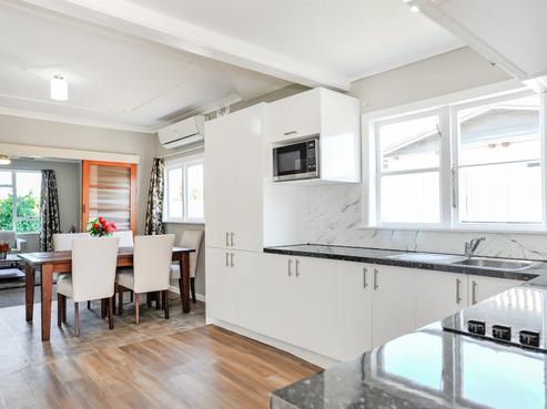 513 Hastings Street South, Akina
