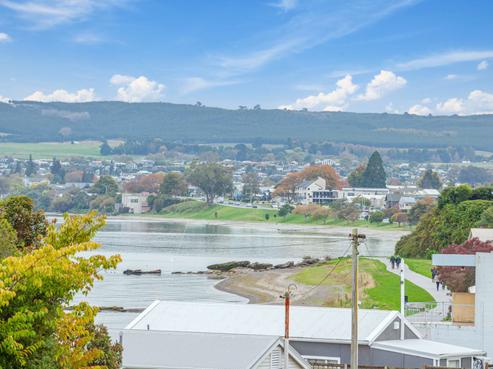 7/208A Lake Terrace, Hilltop