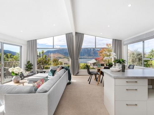 28 Avalon Crescent, Fernhill/Sunshine Bay