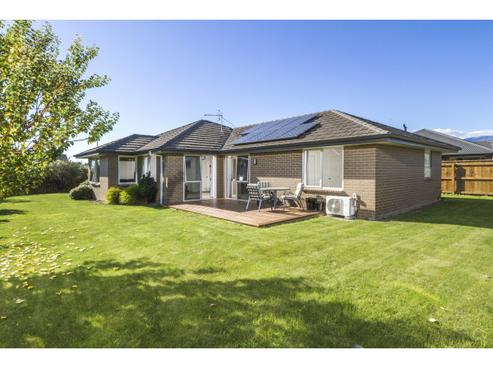 24 Ernest Place, Brightwater