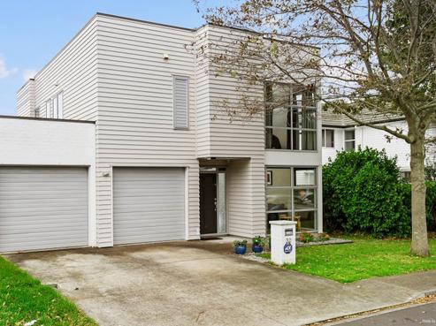 32 Phar Lap Crescent, Takanini