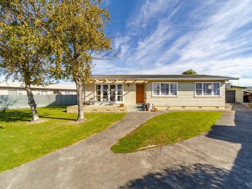 18 Clarence Cox Crescent, Pirimai