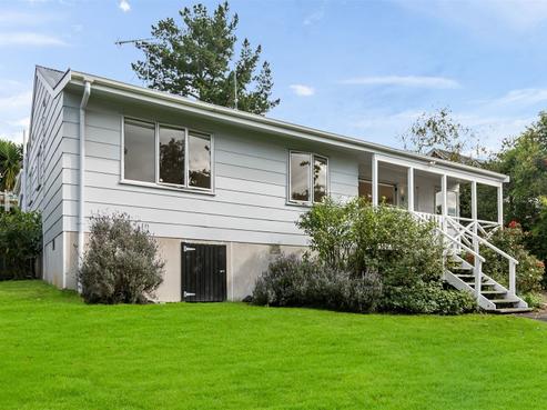 10 Trias Road, Totara Vale
