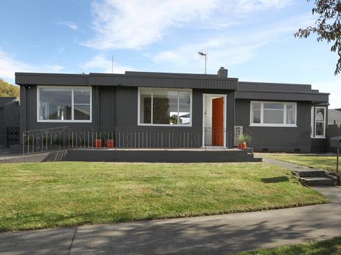 303 Park Road South, Akina