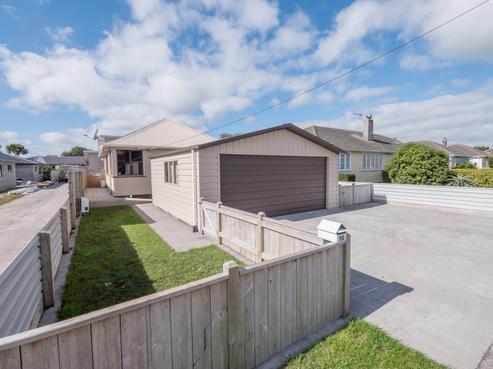16 Laurent Vc Street, Hawera