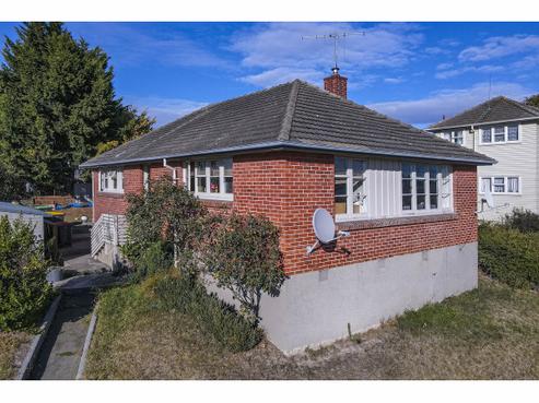 96 Grants Road, Marchwiel