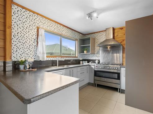 2/27 Manuroa Road, Takanini