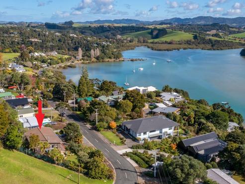 32 Kanuka Road, Sandspit