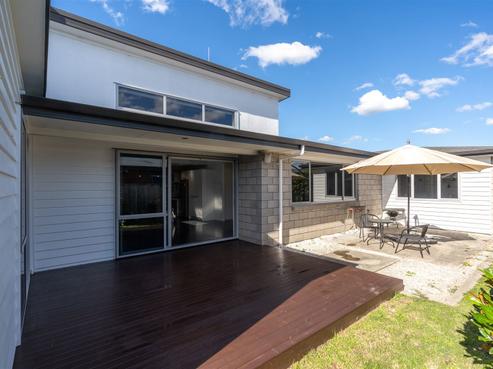 16 Connor Court, Huntington