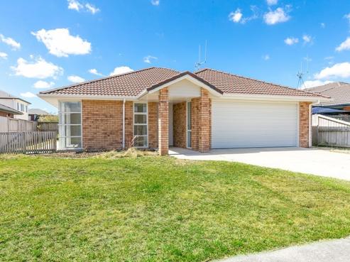 36 Parkside Drive, Huntington
