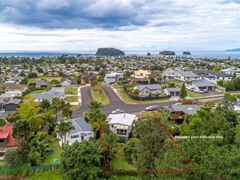 325 The Drive, Whangamata