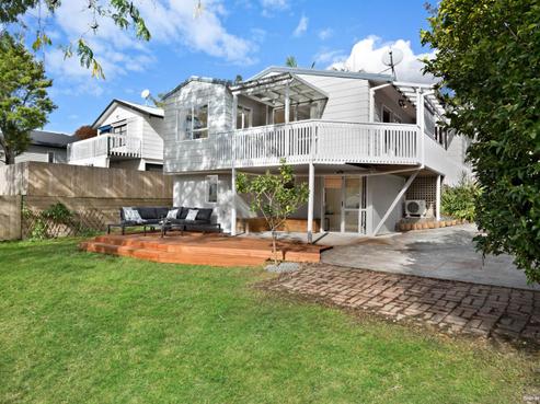 2/21 Alexander Avenue, Torbay