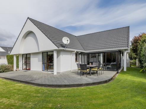 6 Oak Bay, Waikanae