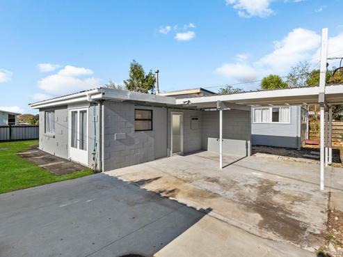 67 Tiroroa Avenue, Te Atatu South