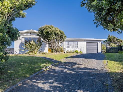17 Tasman Road, Otaki Beach