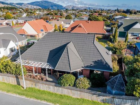 121 Hillcrest Road, Raumati Beach