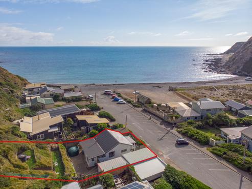 1083 Makara Road, Makara
