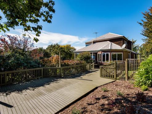 24 Fairburn Place, Leamington