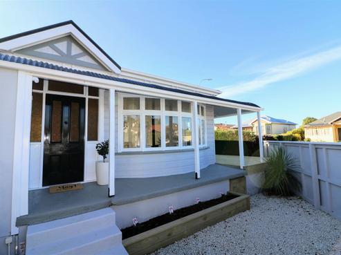9 Maltby Avenue, West End