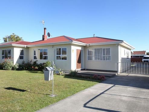 1210 Willowpark Road North, Mayfair