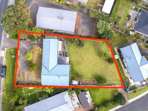 42 Whangaparaoa Road, Red Beach