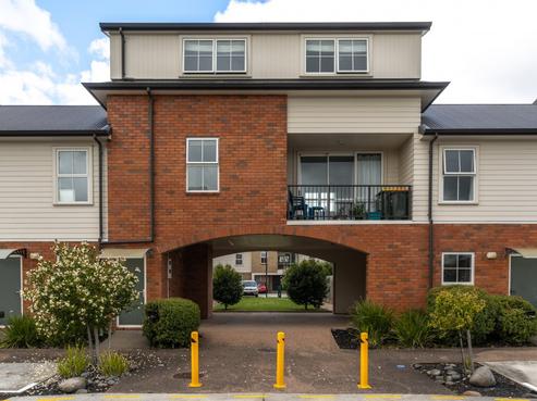 24 Chiefs Court, Hamilton East