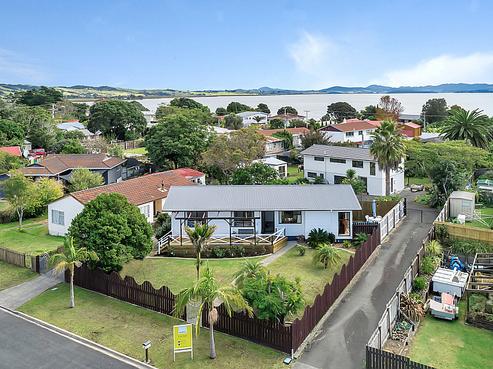 4 Gannet Place, One Tree Point