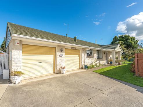 10 Hampton Place, Springvale