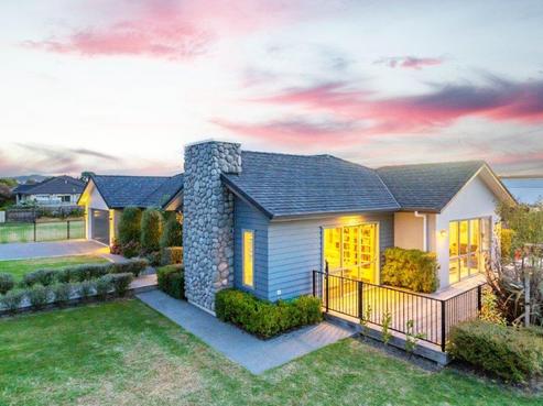 11 Waipunahau Road, Waikanae