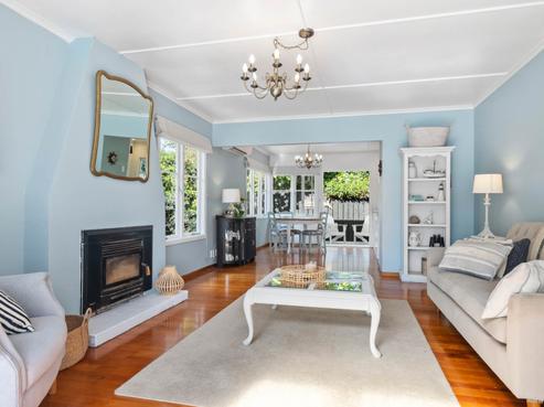 8 Beach Road, Glenbrook