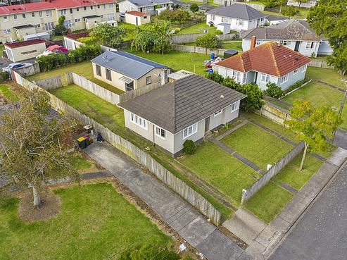 16 Clarkson Crescent, Otara