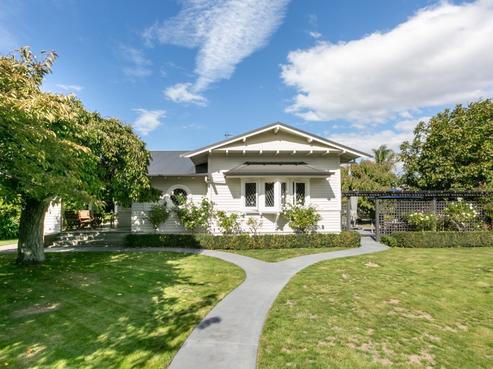 631 Nelson Street North, Hastings