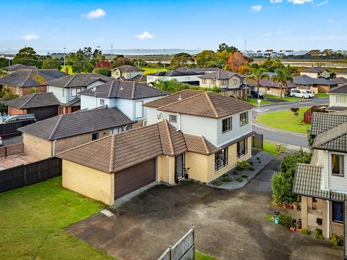11 Riverglade Parkway, Te Atatu South