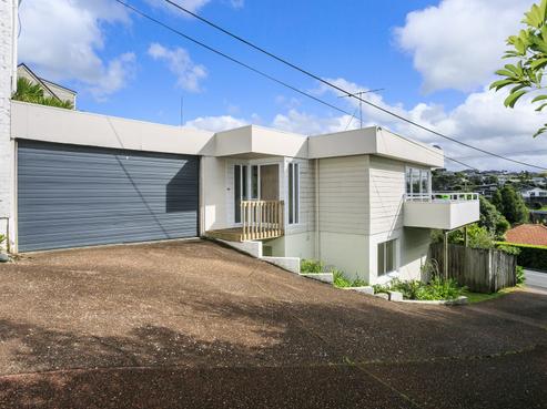 2/901 Beach Road, Waiake