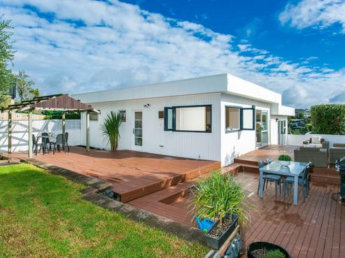 1/901 Beach Road, Waiake