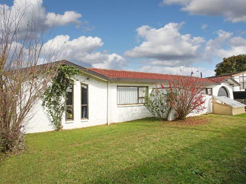 1/110 Beach Road, Pahurehure