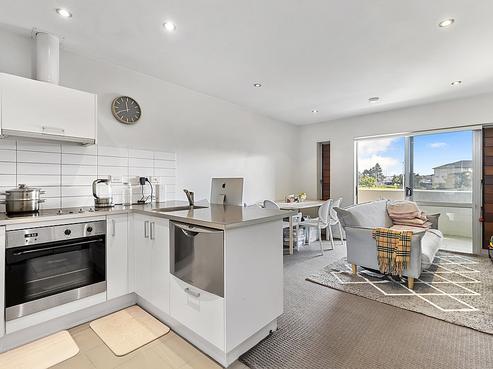 2/71D Spencer Road, Oteha