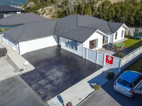 69 Riverstone Drive, Riverstone Terraces