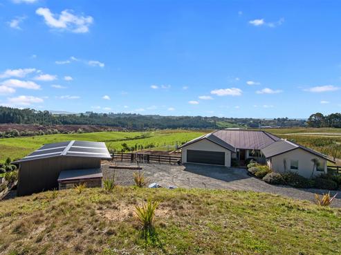 140 Apple Valley Road, Mahana