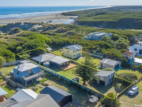 12 Hunia Terrace, Himatangi Beach