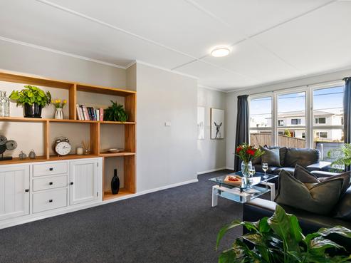 1370 High Street, Taita