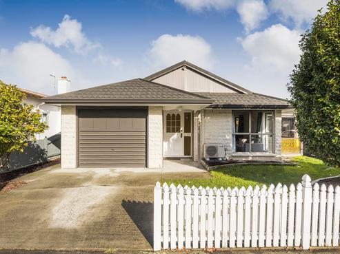 408 Botanical Road, West End