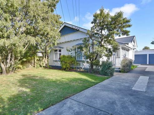 135 Hills Road, Edgeware
