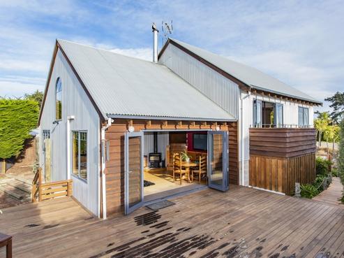 16 Beach Crescent, Waikuku Beach