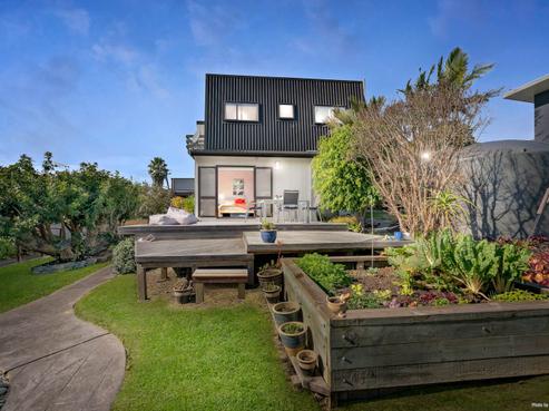 8 Shelly Bay Road, Beachlands
