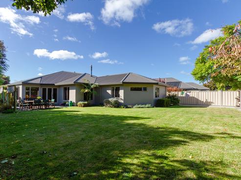 22 Pinotage Drive, Greenmeadows