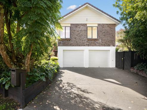 5 Orinda Close, Botany Downs