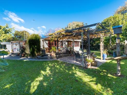 10 Holden Avenue, Haumoana