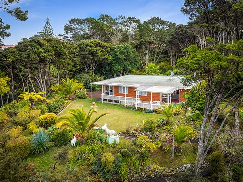 253 Laingholm Drive, Titirangi