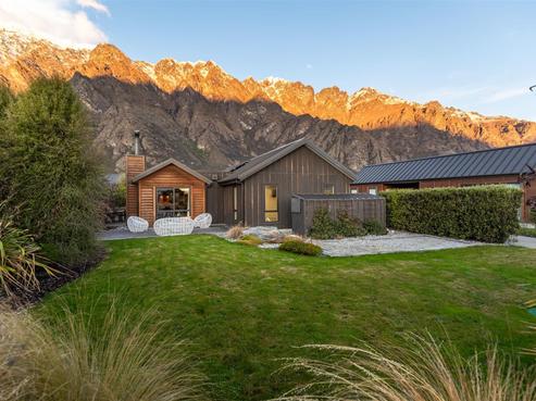 6 Hovingham Court, Jacks Point